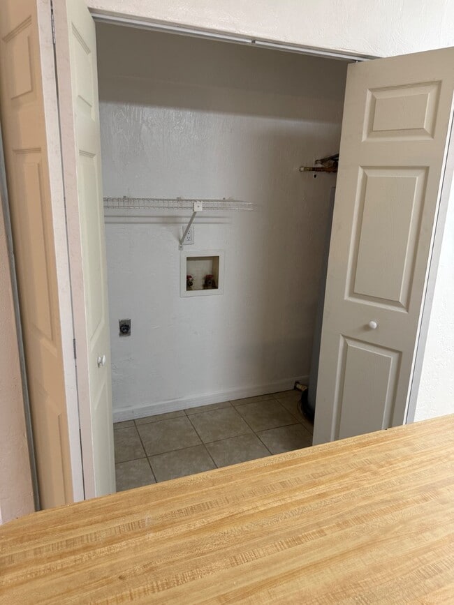 Building Photo - 1583 Sunset Ln