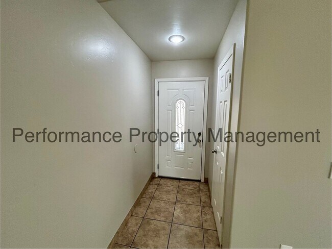 Building Photo - Charming 3 Bed/2 Bath NW Bakersfield Home ...