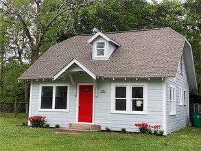 Building Photo - 121 Parker Ln