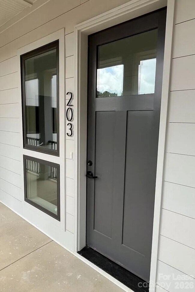 Building Photo - 19546 Greentree Way