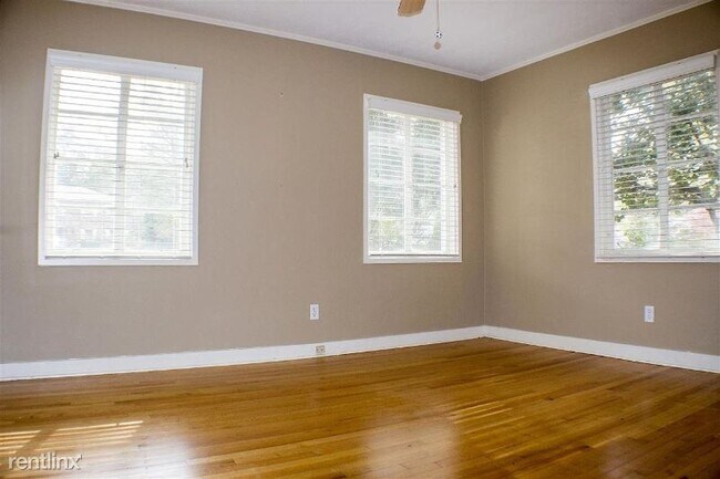 Foto del edificio - 4452 Charleswood Ave