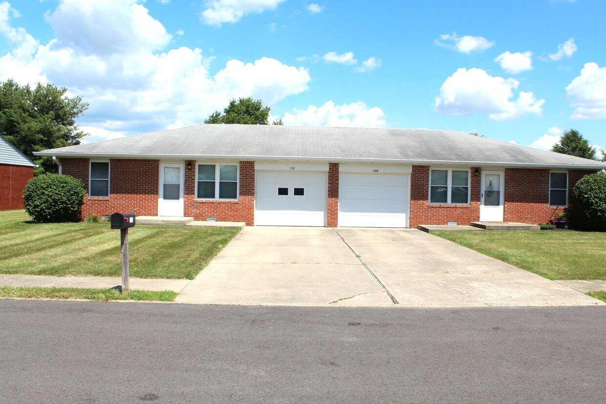 Foto principal - Cute 2 BR w/garage in Pittsboro!