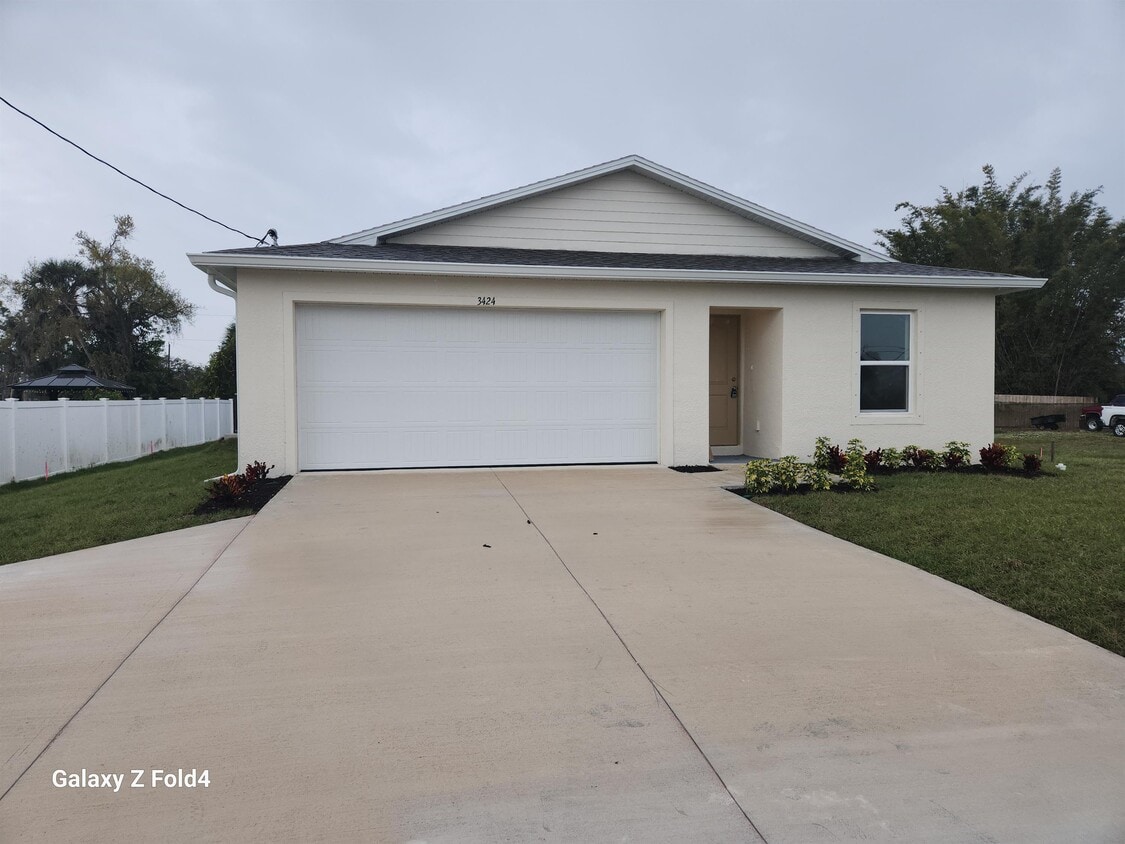 Primary Photo - 3424 E Gator Cir