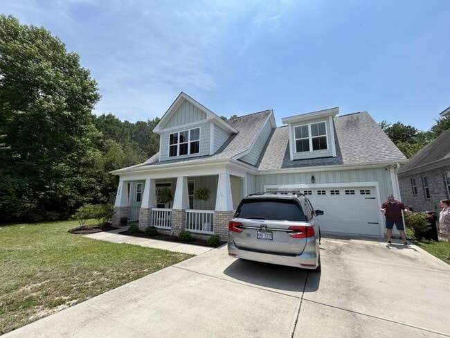 Building Photo - 726 Quinn Dr