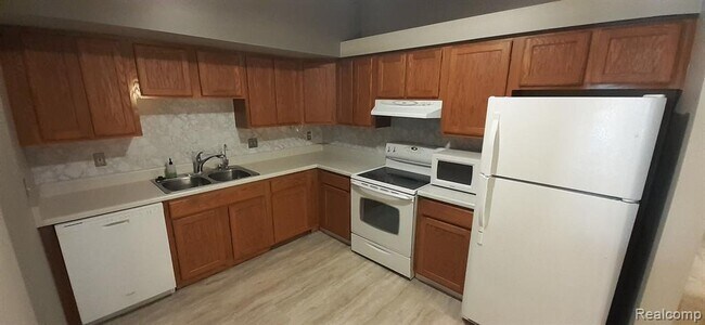 Building Photo - 61210 Greenwood Dr