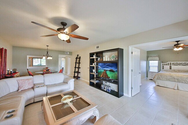 Foto del edificio - 2101 Kings Lake Blvd