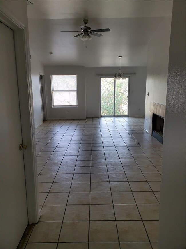 Foto del edificio - 7209 Ritchie Dr