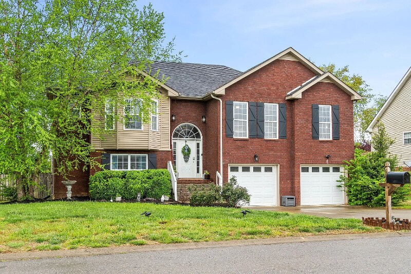 Primary Photo - 684 Superior Ln