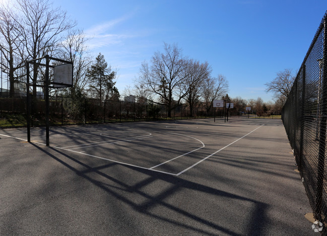 Building Photo - Westpark Apartments