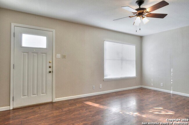Building Photo - 3 Bedroom/2 Bathroom Hunters Chase Subdivi...