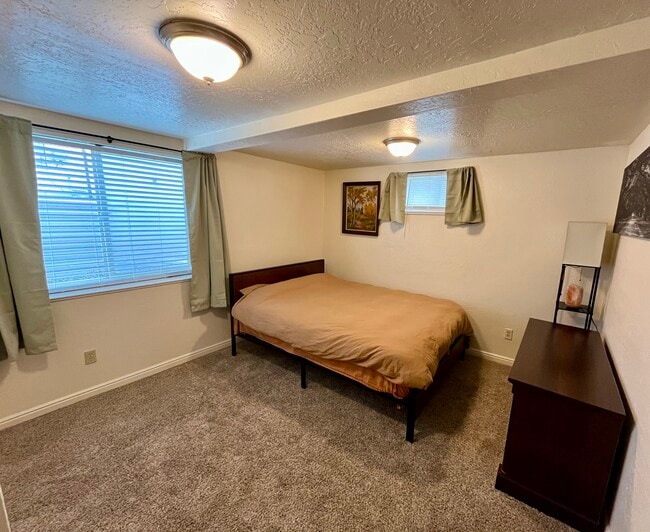 Building Photo - 4676 S Ridgeline Dr