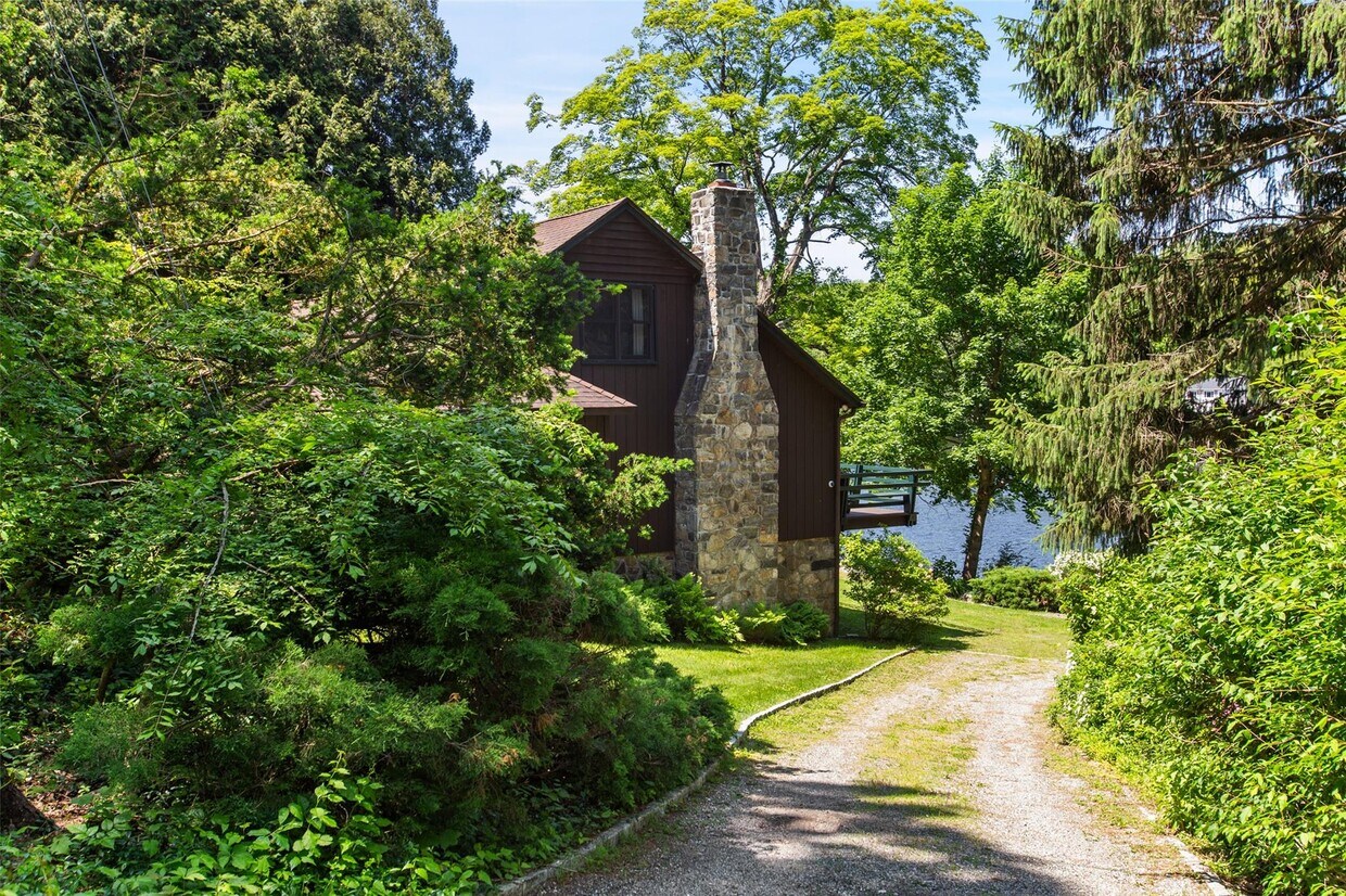 Primary Photo - 30 Lake Dr