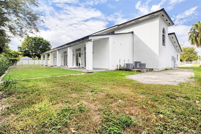 Foto del edificio - 425 SW 129th Ave