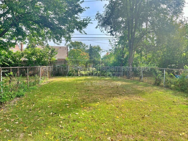 Foto del edificio - 17322 Greenfield Rd