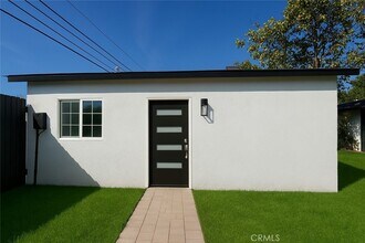 Building Photo - 9127 Woodley Ave