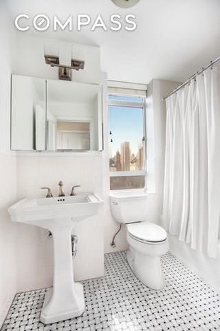 Building Photo - 25 Central Park West