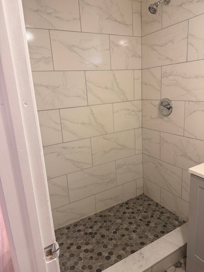Photo - 297 E 40th St Apartment