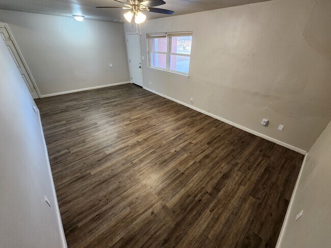 Building Photo - 525 Rebecca Ln