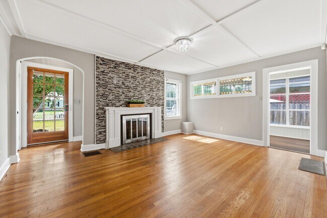 Foto del edificio - 211 N St Marks Ave