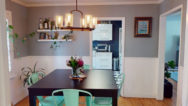 Foto del edificio - 2/1 +Bonus Room & Garage North Park Charmer!