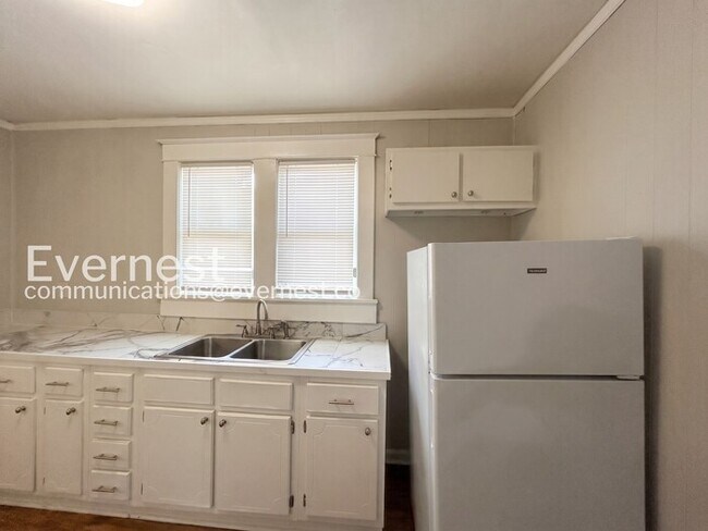 Foto del edificio - 2984 Waverly Ave