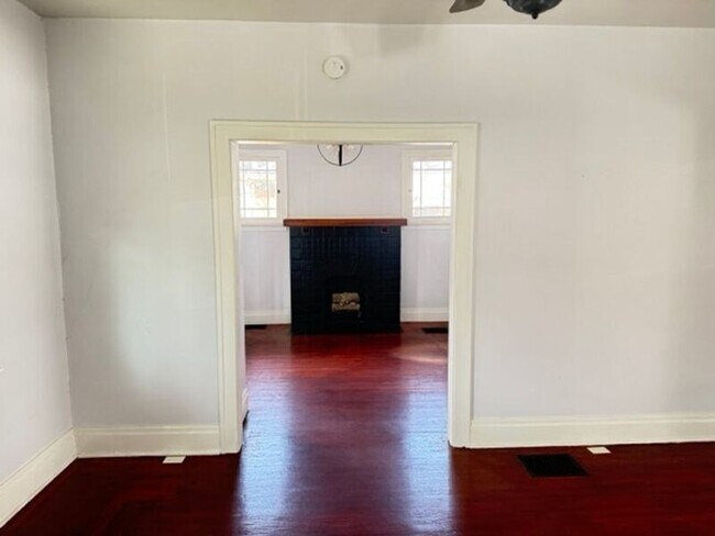 Building Photo - 3304 Daytona Ave