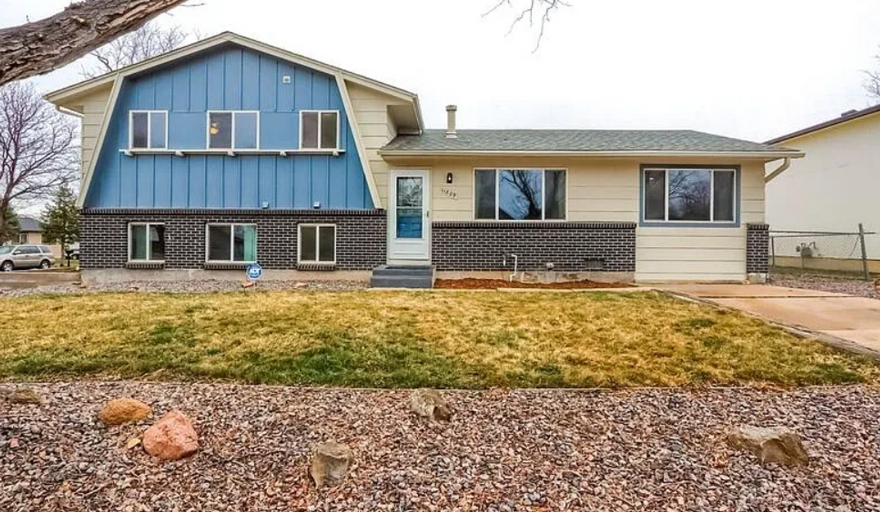 Foto principal - Charming & Spacious 5-Bedroom Home! Detach...