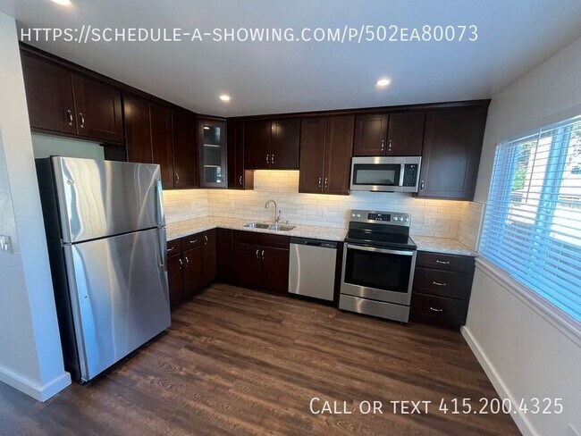Foto del edificio - Gorgeous Two Bedroom Unit Available In Pac...