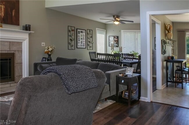 Building Photo - 822 Shadowood Ln SE