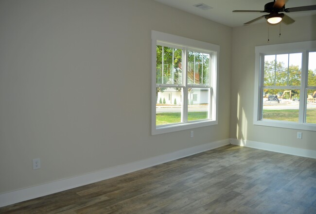 Building Photo - 511 Coles Ferry Pike