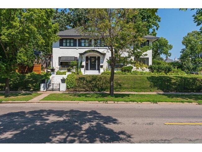 Building Photo - 1404 W Franklin Ave