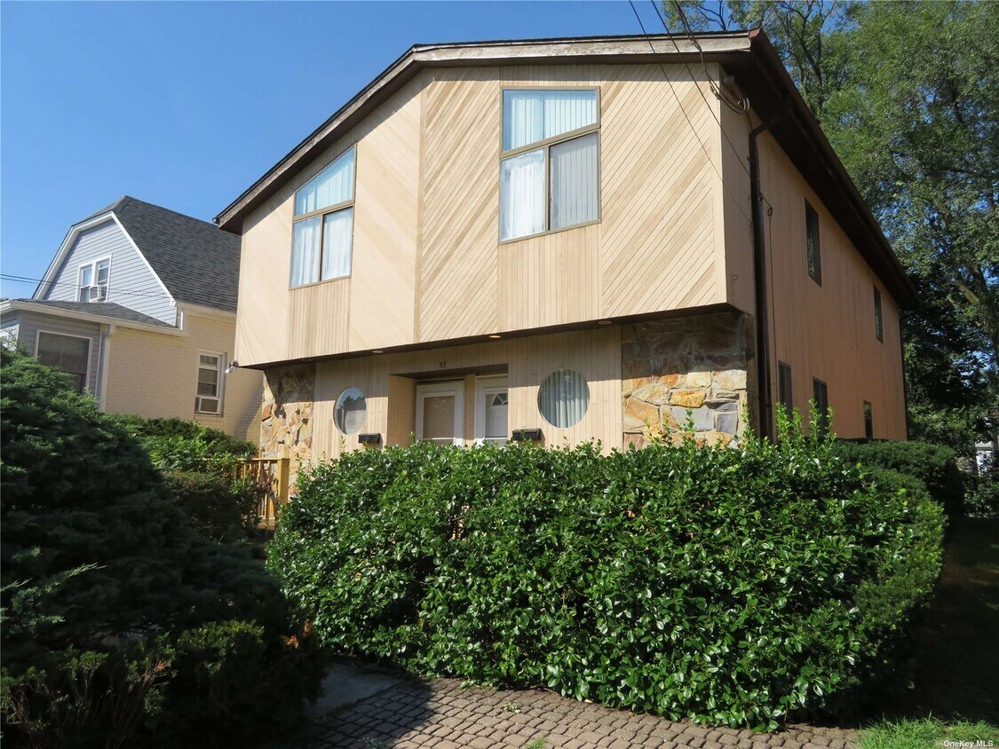 57 Firwood Rd, Port Washington, NY 11050 Townhouse for Rent in Port