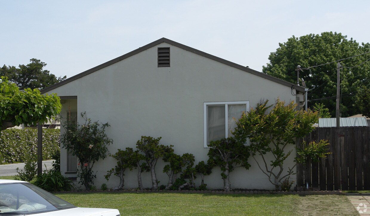 Building Photo - 19066 Lowell Ave