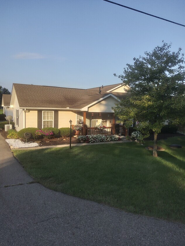 Foto principal - 10870 Columbus Ave