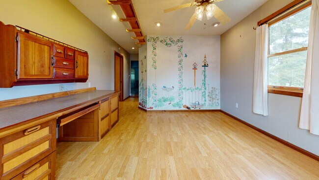 Foto del edificio - Country Living! 1st Floor Laundry, 3+Car Garage, with Work Shop!