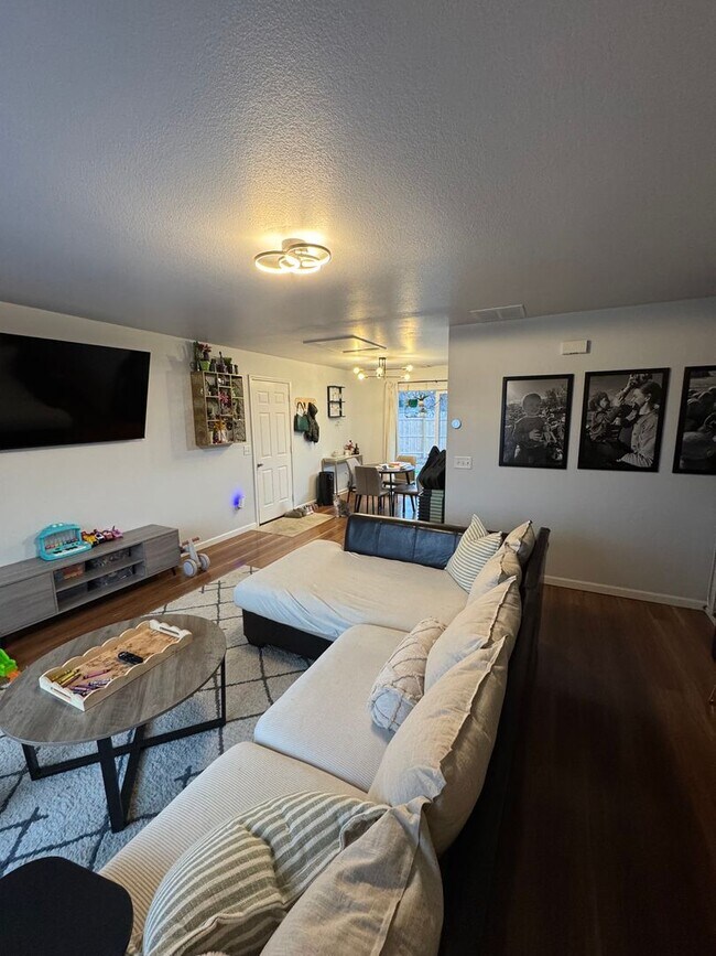 Foto del edificio - 3 Bedroom Home