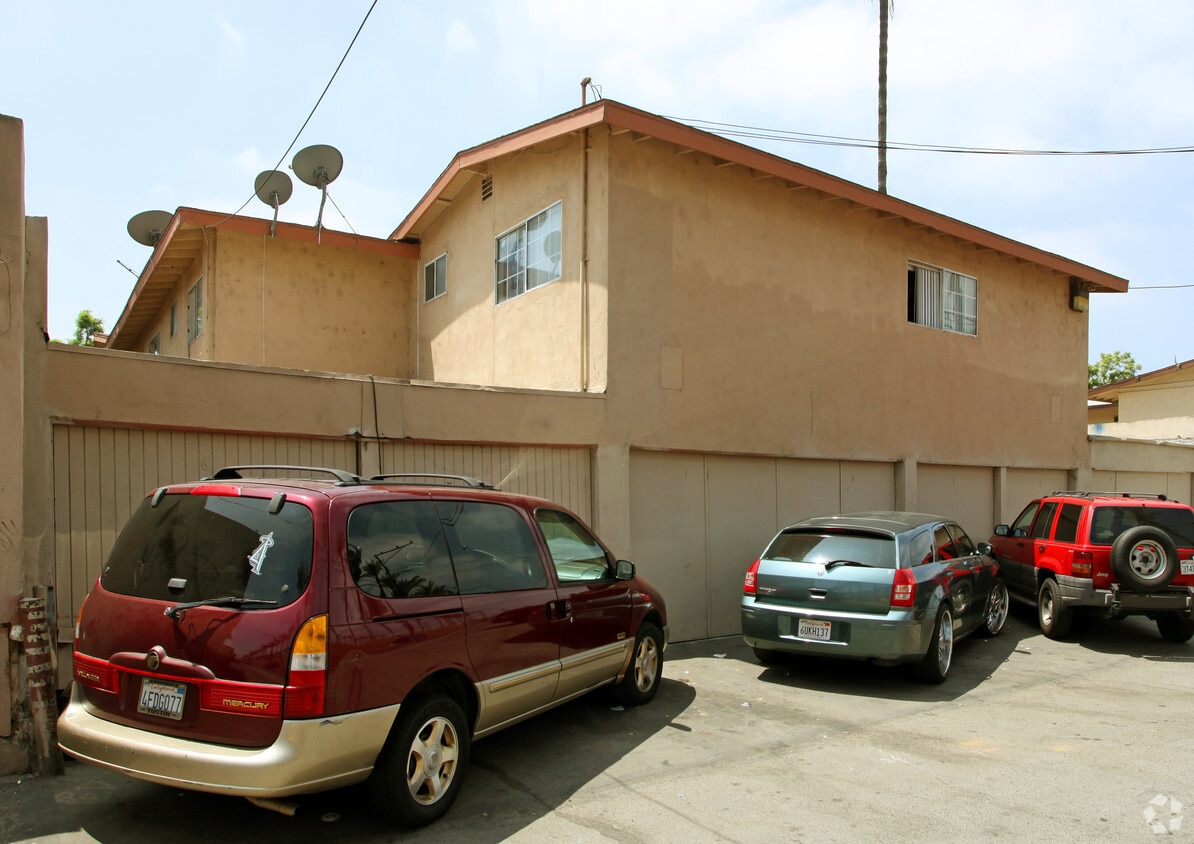 Building Photo - 135 E Wakefield Ave