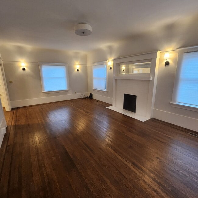 Building Photo - 459 Boulevard Way