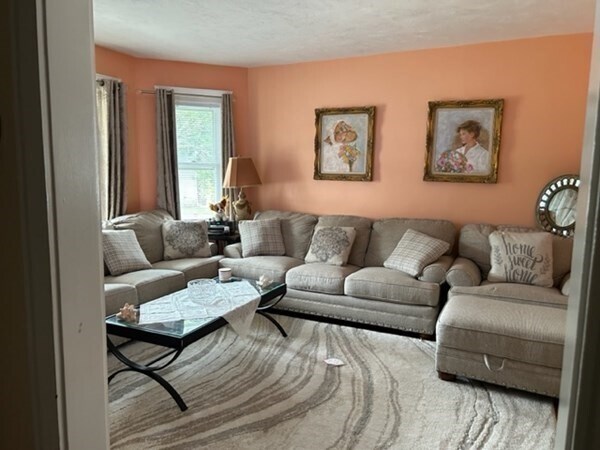 Foto del edificio - 155 Manthorne Rd