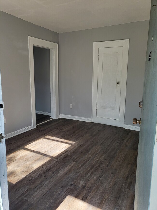 Foto del edificio - 1718 Pine Grove Ave
