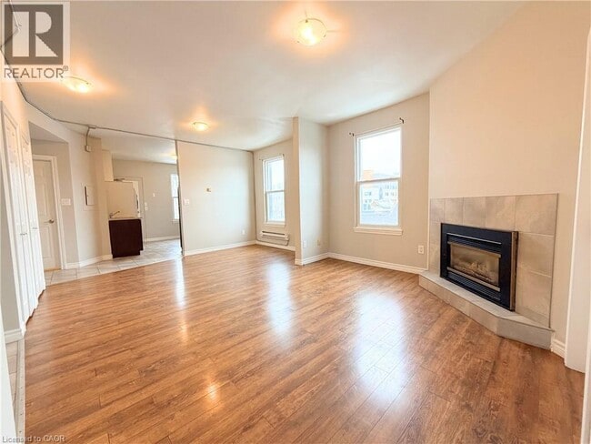 Building Photo - 340 Barton St E