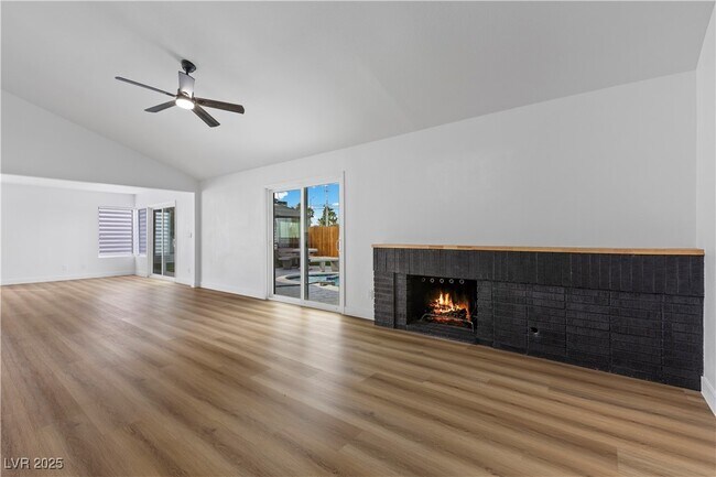 Building Photo - 4092 Ridgewood Ave