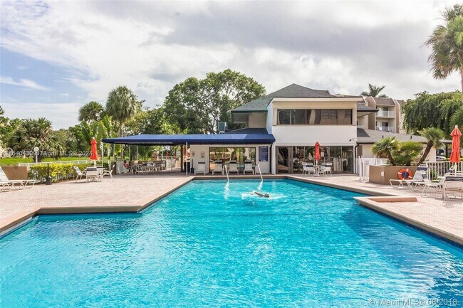 Foto del edificio - 7785 SW 86th St