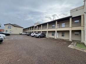 Building Photo - 710 Alta Vista Dr