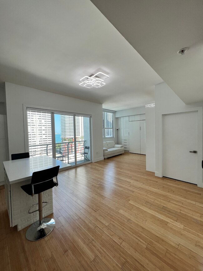 Foto del edificio - 133 NE 2nd Ave