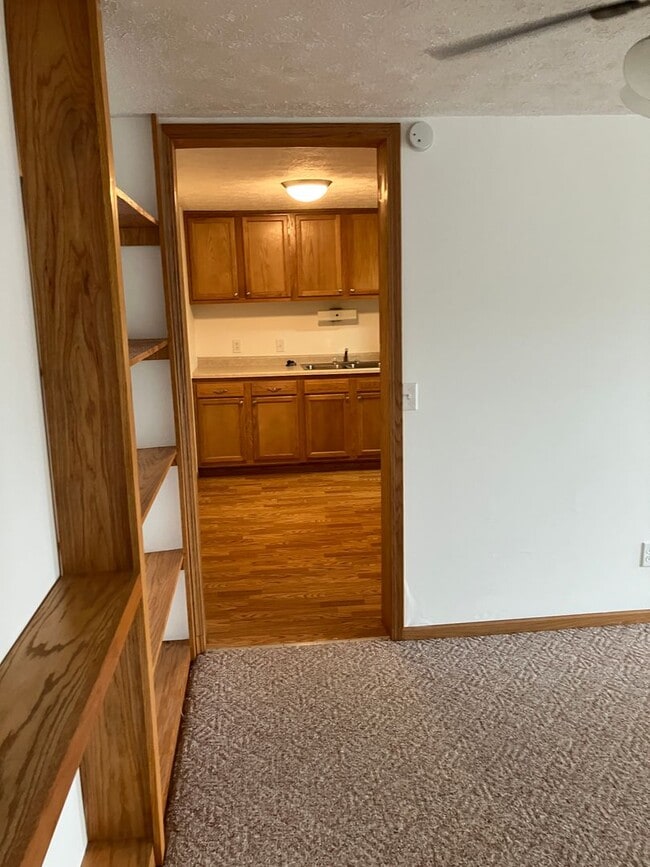 Building Photo - 36 Meadowview Terrace