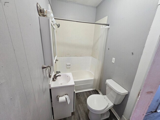 Foto del edificio - 1553 W 17th St.