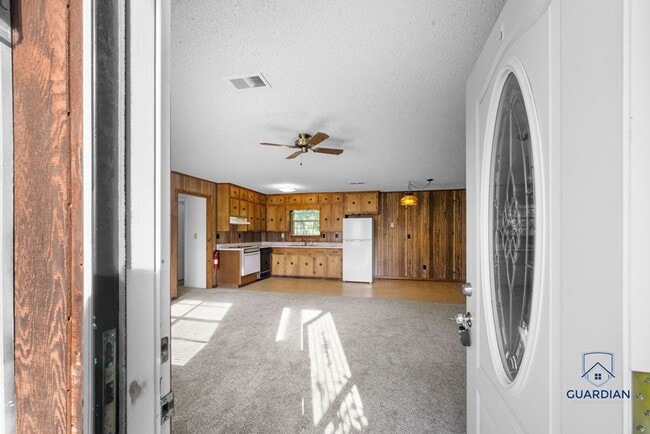 Building Photo - 503 N Hood Ave