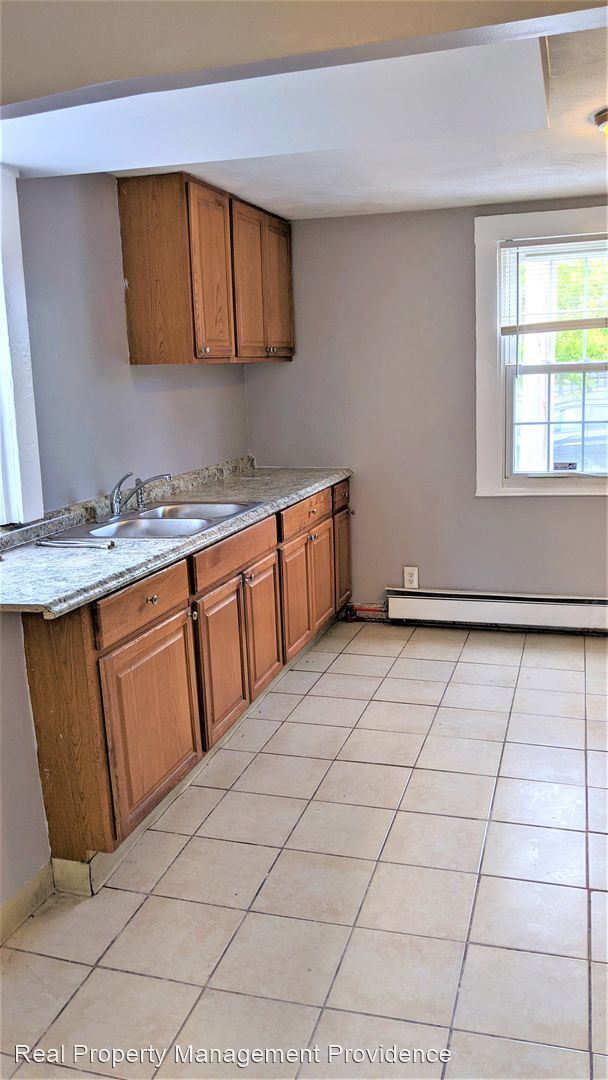 Foto del edificio - 3 br, 1 bath House - 188 Holden Street
