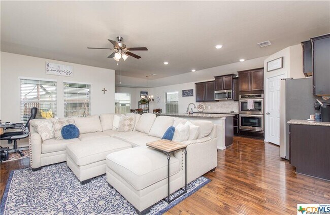 Foto del edificio - 1214 Juneberry Pk Dr